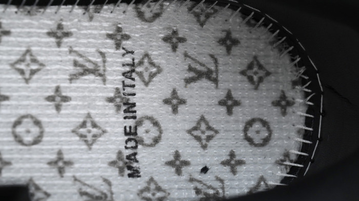 Louis Vuitton Trainer Black Silver Diamond
