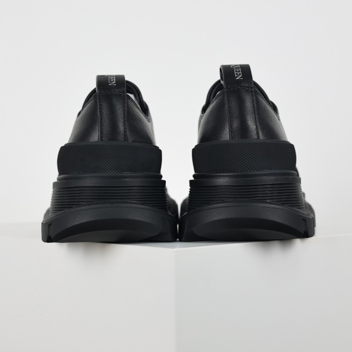 Alexande* McQuee* Tread Slick Black