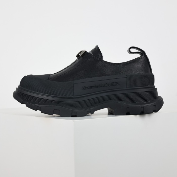 Alexande* McQuee* Tread Slick Black
