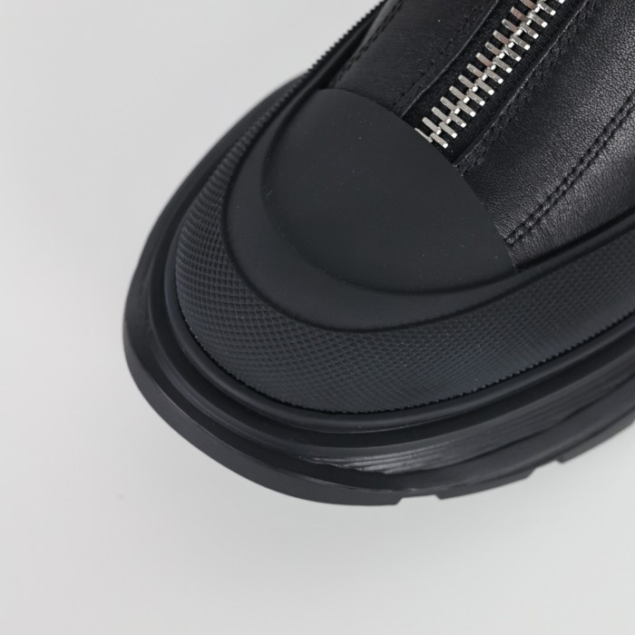 Alexande* McQuee* Tread Slick Black