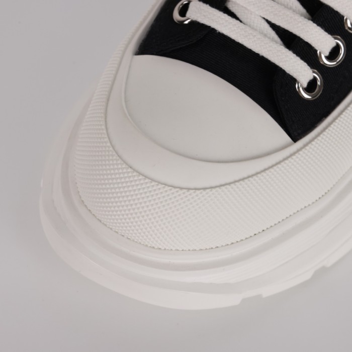 Alexande* McQuee* Tread Slick Low Lace Up Black White