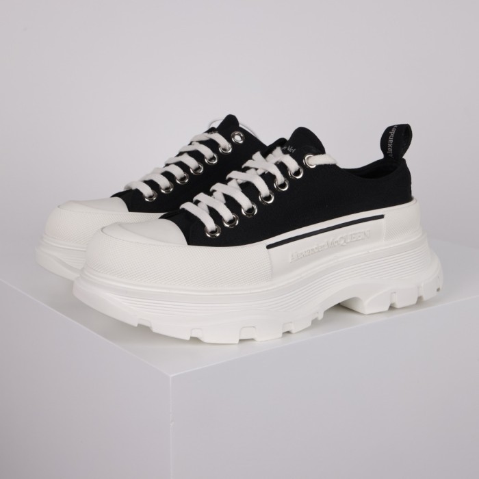 Alexande* McQuee* Tread Slick Low Lace Up Black White