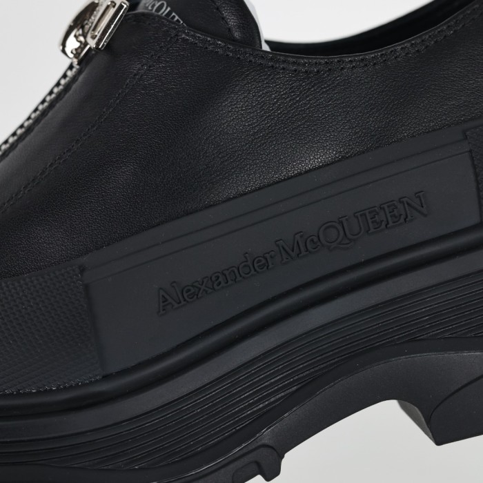 Alexande* McQuee* Tread Slick Black
