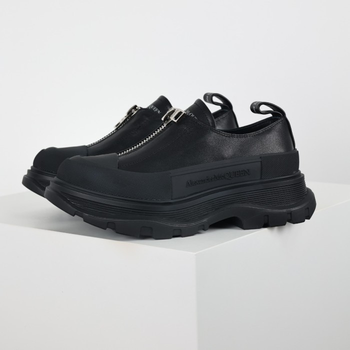 Alexande* McQuee* Tread Slick Black