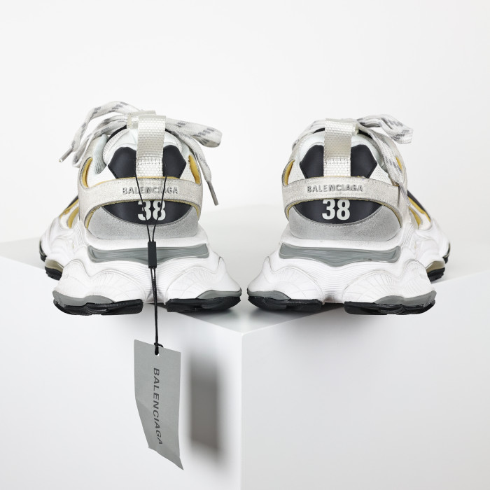 Balenciaga Cargo Sneakers in white and grey