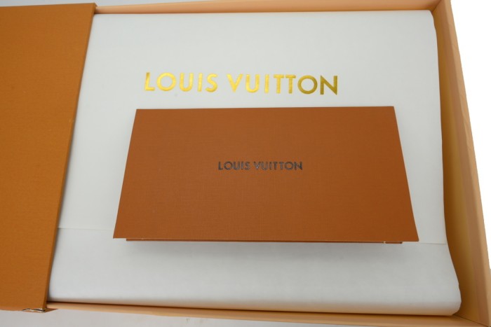 Lou1s Vuitt0n Skate White Brown Diamond Surface