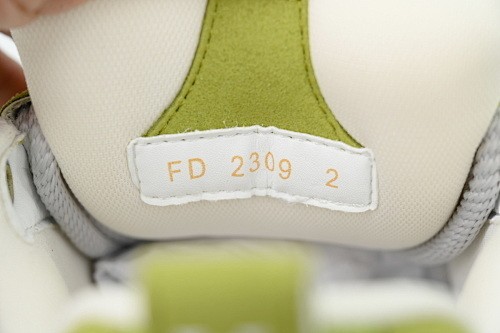 Lou1s Vuitt0n Skate Green White