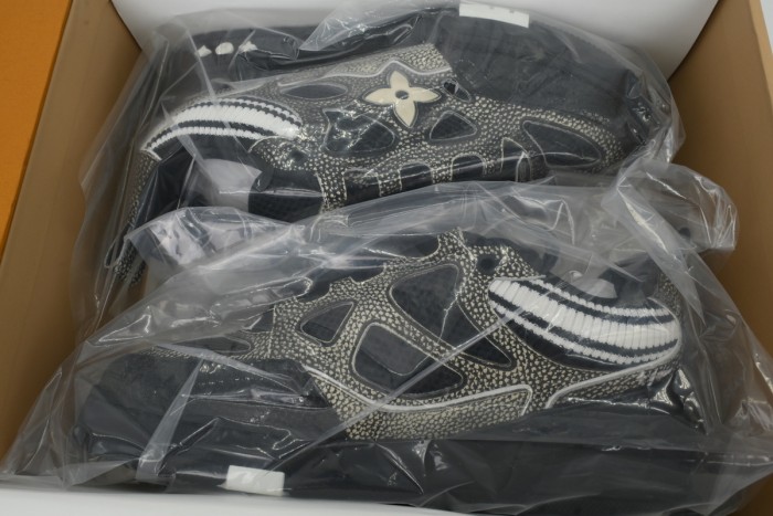 Lou1s Vuitt0n Skate Sneaker New Black Woolen Fabric