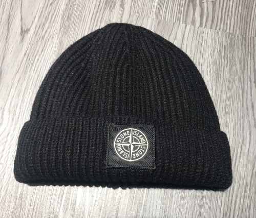 000AA075 Stone island knitted hat