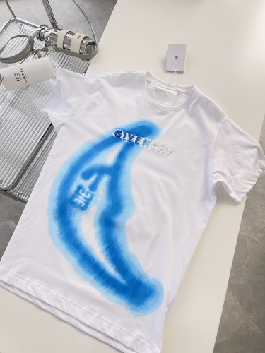 𝐠𝐢*𝐯𝐞𝐧𝐜𝐡𝐲 22 New spring/summer T-shirts
