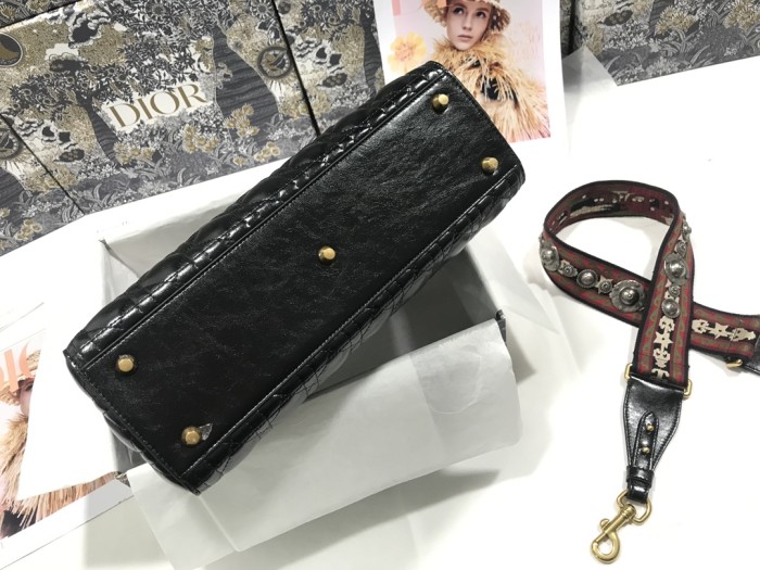 D*R  M0584   seven-check black rattan handbag