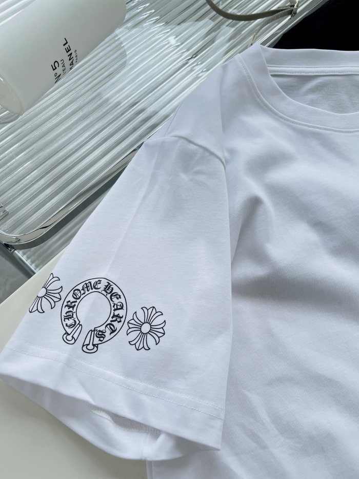 𝐜*𝐡𝐫𝐨𝐦𝐞 𝐡𝐞*𝐚𝐫𝐭𝐬 Gradient horseshoe print 𝐓 T-shirt
