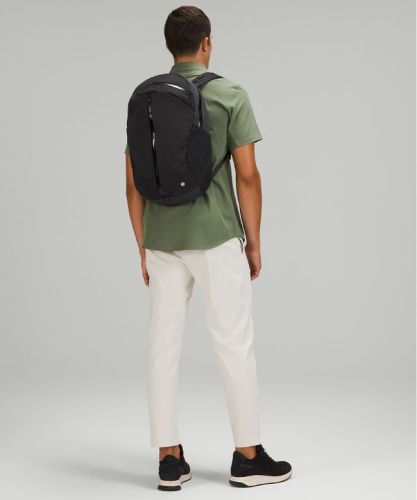 Centered-Zip Backpack 21L