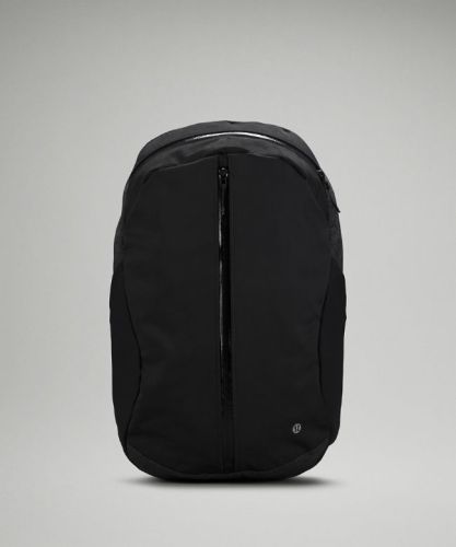 Centered-Zip Backpack 21L