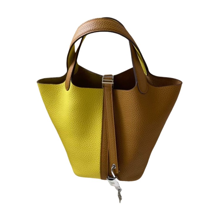 Genuine Togo Calfskin Leather Bucket Bag Designer Picotin Tote Bag with A Leather Horse Keychain 1 Sillk Scarf