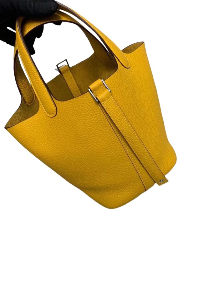 Genuine Togo Calfskin Leather Bucket Bag Designer Picotin Tote Bag with A Leather Horse Keychain 1 Sillk Scarf