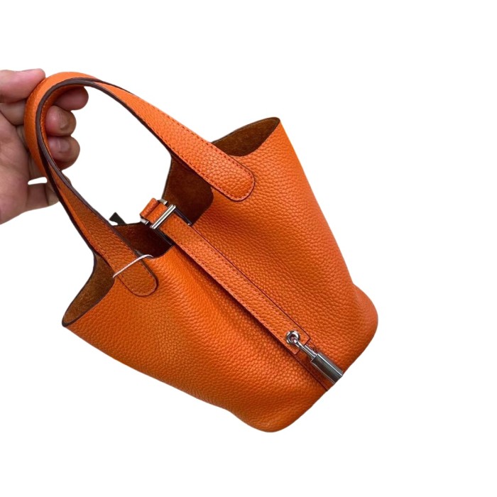 Genuine Togo Calfskin Leather Bucket Bag Designer Picotin Tote Bag with A Leather Horse Keychain 1 Sillk Scarf