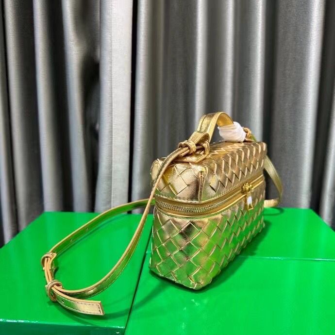 Cowhile Leather Woven Box Bag