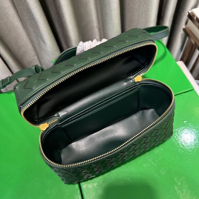 Cowhile Leather Woven Box Bag