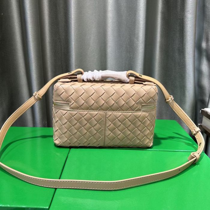 Cowhile Leather Woven Box Bag