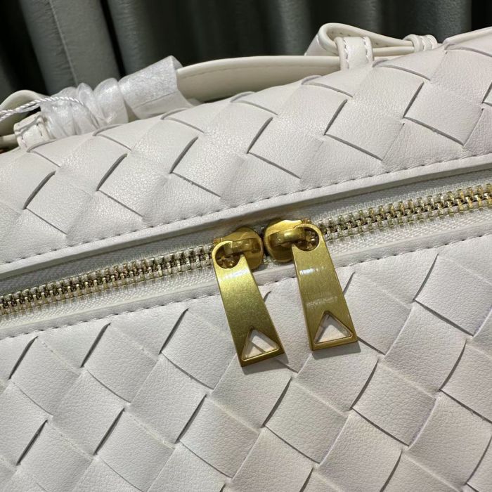 Cowhile Leather Woven Box Bag