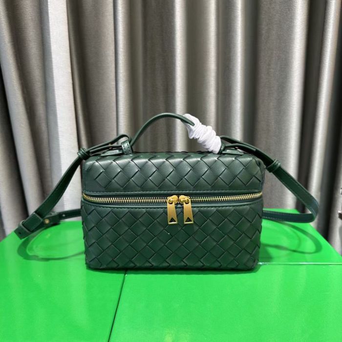 Cowhile Leather Woven Box Bag