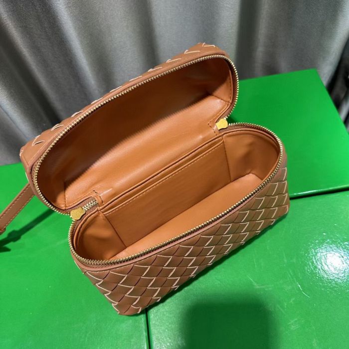 Cowhile Leather Woven Box Bag