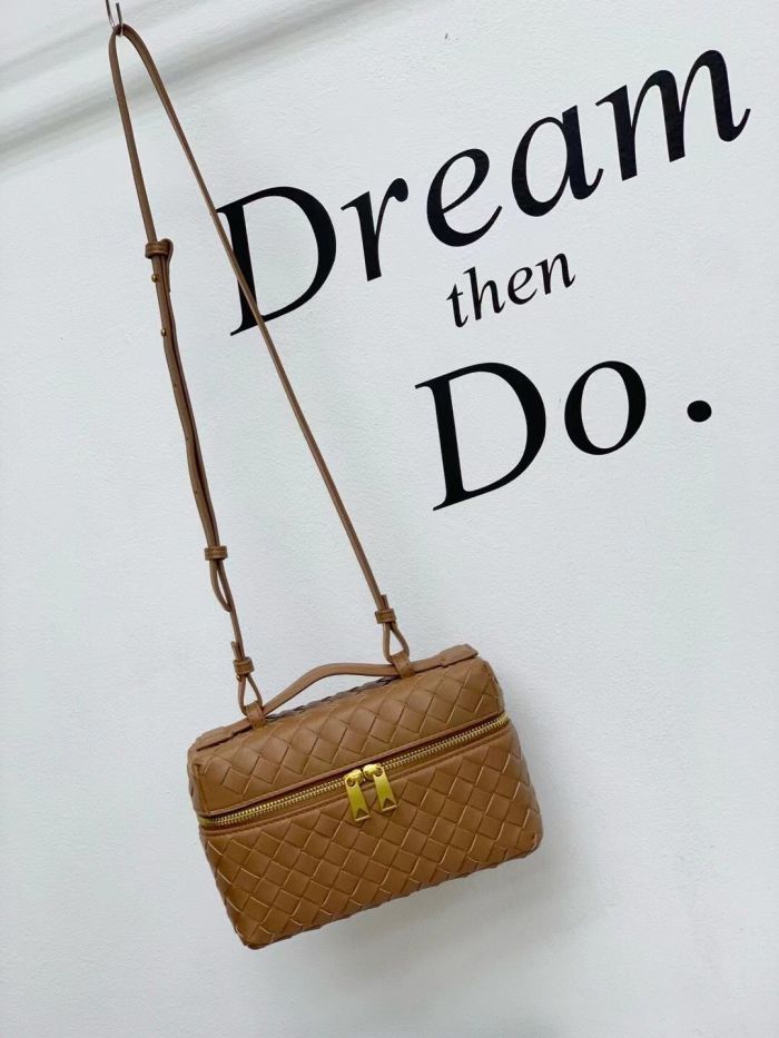 Cowhile Leather Woven Box Bag