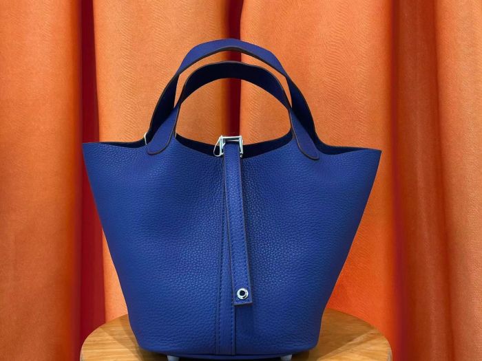 Genuine Togo Calfskin Leather Bucket Bag Designer Picotin Tote Bag with A Leather Horse Keychain 1 Sillk Scarf