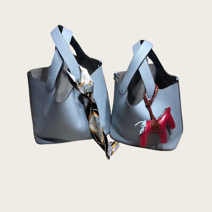 Genuine Togo Calfskin Leather Bucket Bag Designer Picotin Tote Bag with A Leather Horse Keychain 1 Sillk Scarf
