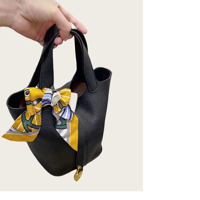Genuine Togo Calfskin Leather Bucket Bag Designer Picotin Tote Bag with A Leather Horse Keychain 1 Sillk Scarf