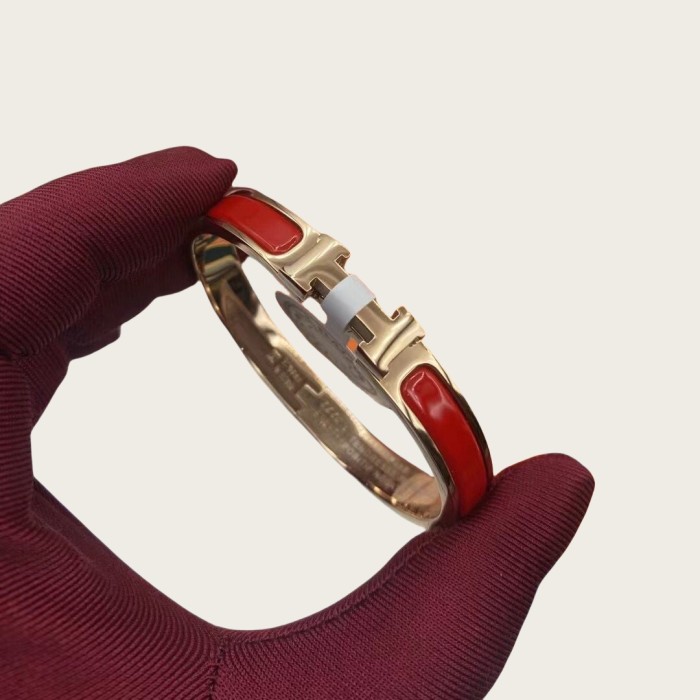 Narrow H Bracelet