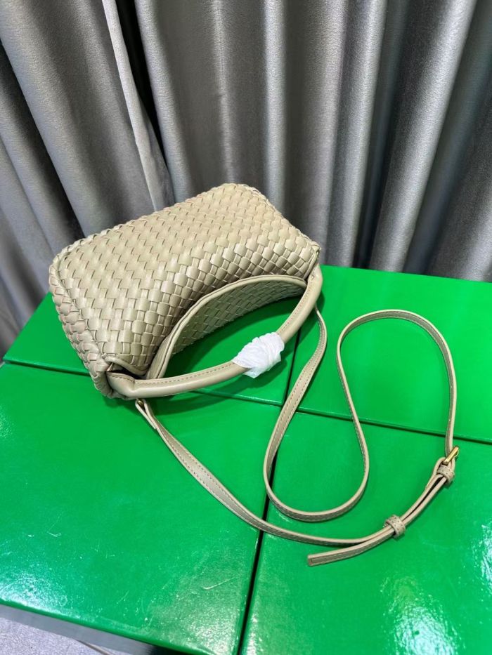Genuine Leather Woven Bag 25x14x8cm