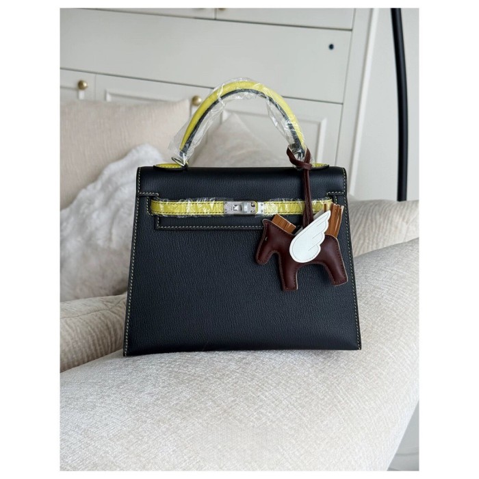 Leather Cherve Grain  Tote Crossbody Bag
