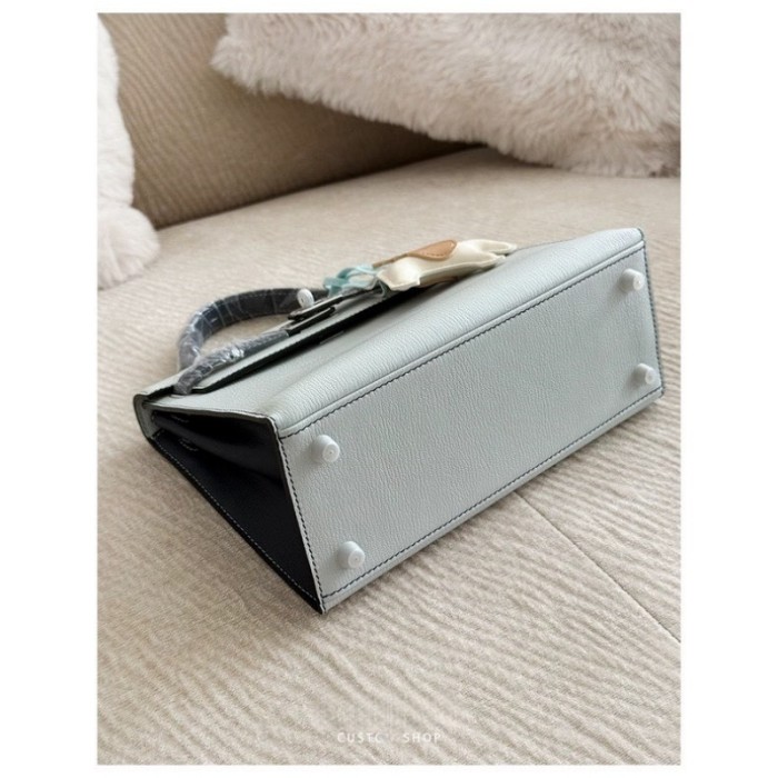 Leather Cherve Grain  Tote Crossbody Bag