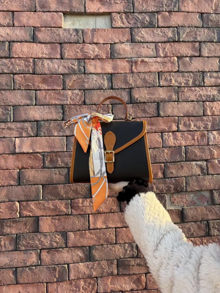 Italian Vegetable Tanned Leather Nurse Bag