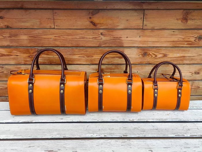Italian Vegetable Tanned Full‑Grain Leather Pillow Stud Bag