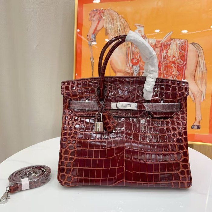 Women‘s Croc Embossed Leather Handbag with Silver Hardware