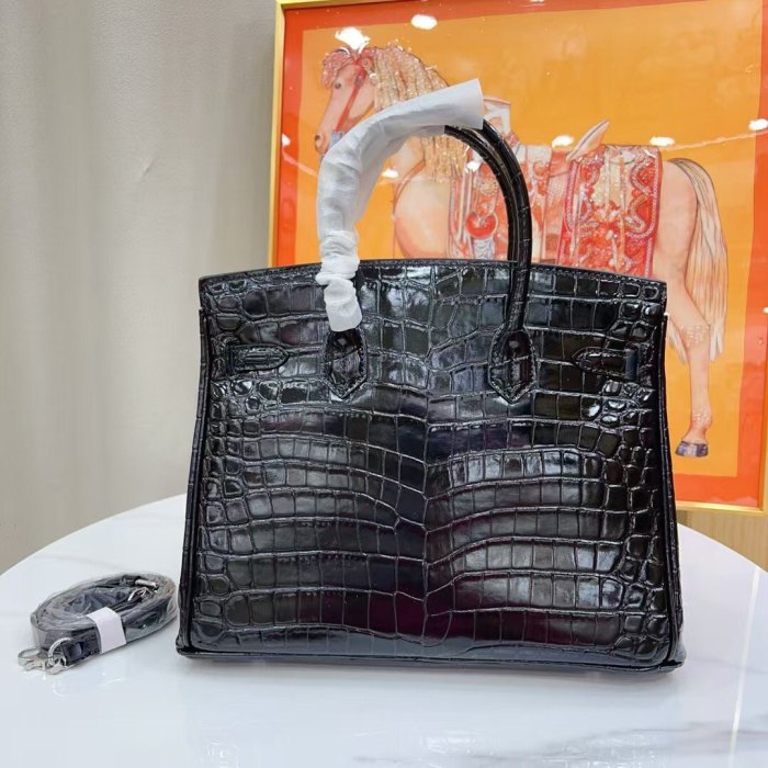 Women‘s Croc Embossed Leather Handbag with Silver Hardware