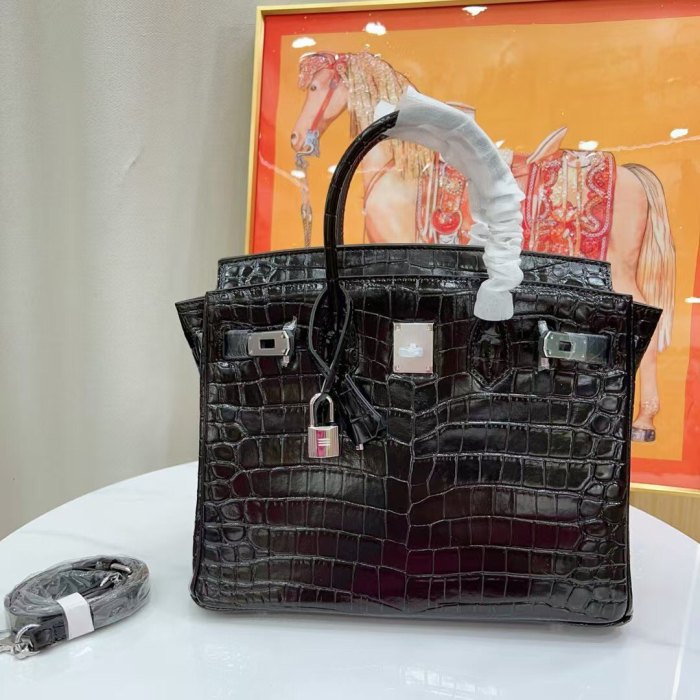 Women‘s Croc Embossed Leather Handbag with Silver Hardware