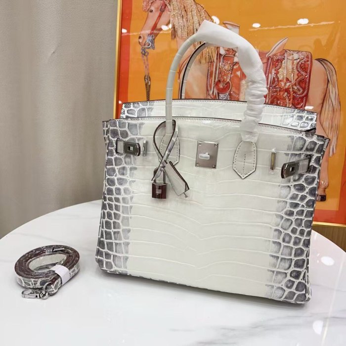 Women‘s Croc Embossed Leather Handbag with Silver Hardware