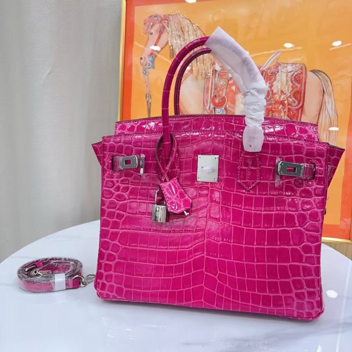 Women‘s Croc Embossed Leather Handbag with Silver Hardware