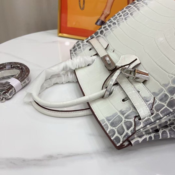 Women‘s Croc Embossed Leather Handbag with Silver Hardware