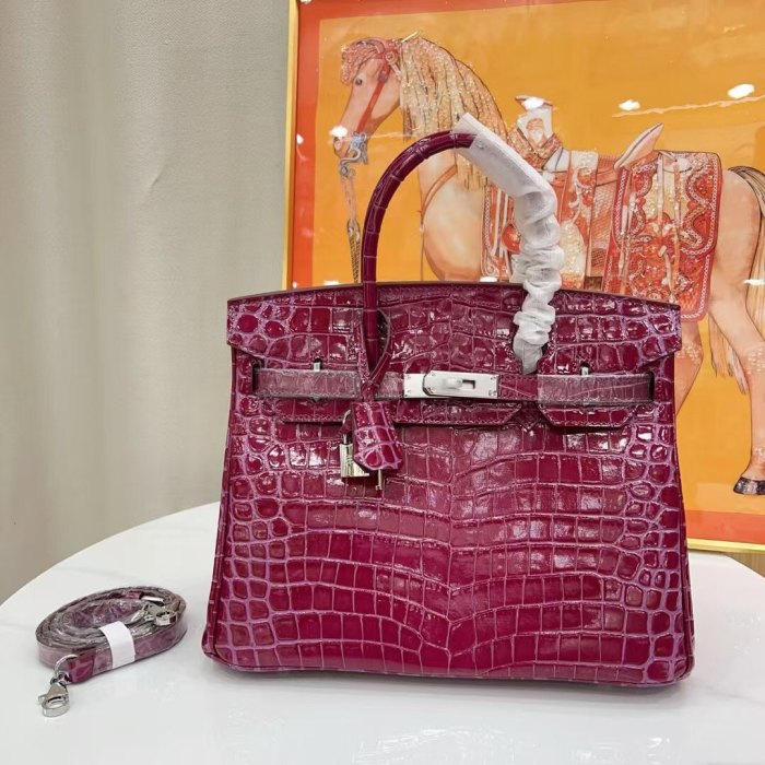 Women‘s Croc Embossed Leather Handbag with Silver Hardware