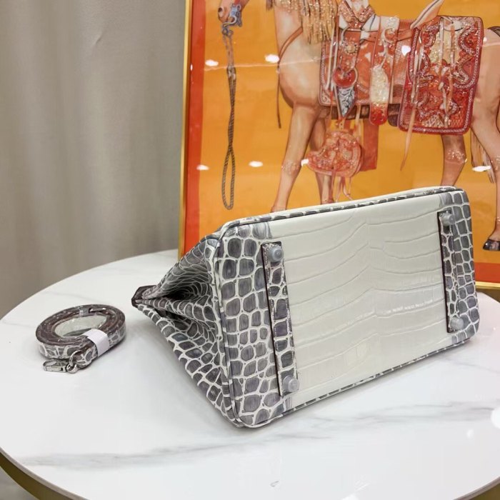 Women‘s Croc Embossed Leather Handbag with Silver Hardware