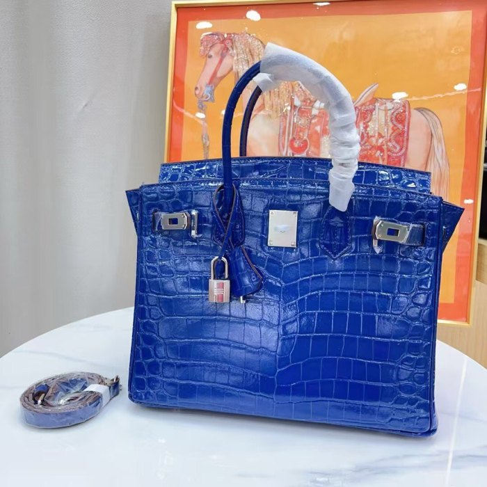 Women‘s Croc Embossed Leather Handbag with Silver Hardware