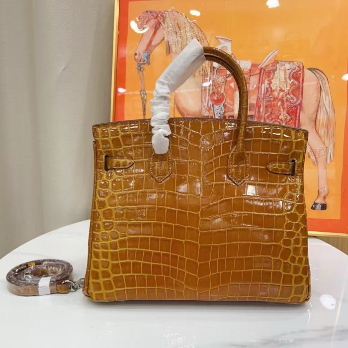 Women‘s Croc Embossed Leather Handbag with Silver Hardware