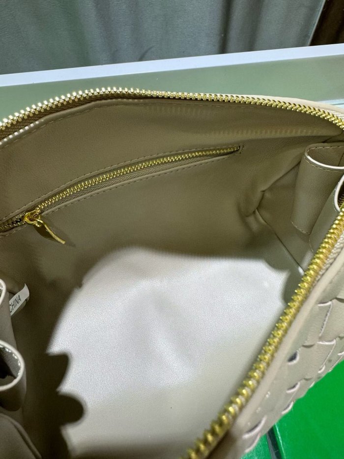 Inspired Shell Leather Shoulder Bag