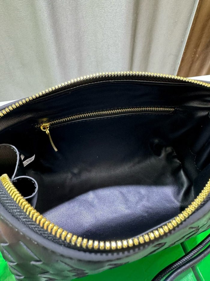 Inspired Shell Leather Shoulder Bag