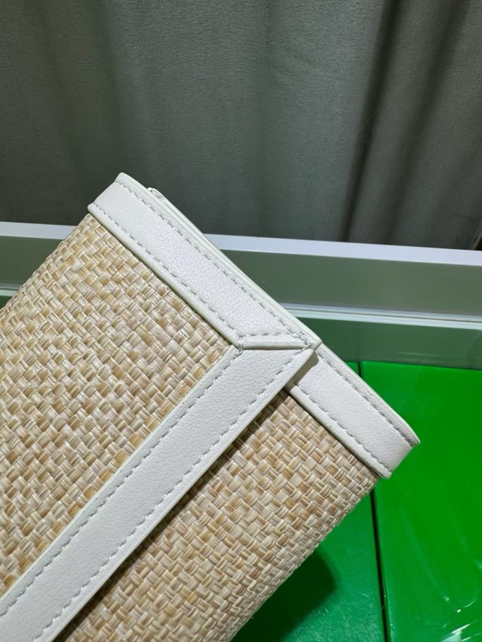 Raffia Andiamo Style Clutch Bag